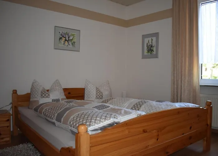 Und Gaestezimmer Peter Busch 아파트 베른카슈텔쿠에스