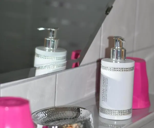 アパート Und Gaestezimmer Peter Busch ベルンカステル・クース